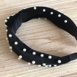Wide pearl head band